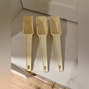 Vintage Plastic Measuring Scoop Lot of 3 White 1/2 Cup Kitchen Scoops